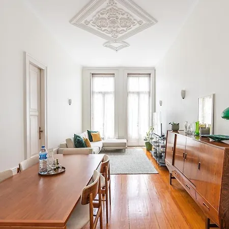 Appartement Charming 2Br On Rua Das Flores In Historic Porto