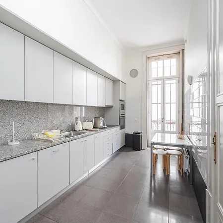 Charming 2br On Rua Flores In Historic