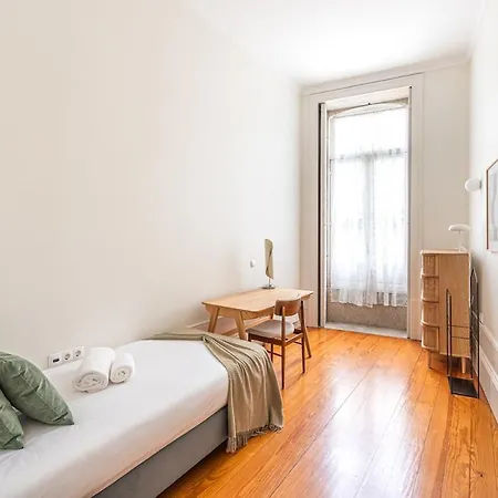 Appartement Charming 2Br On Rua Das Flores In Historic Porto Porto