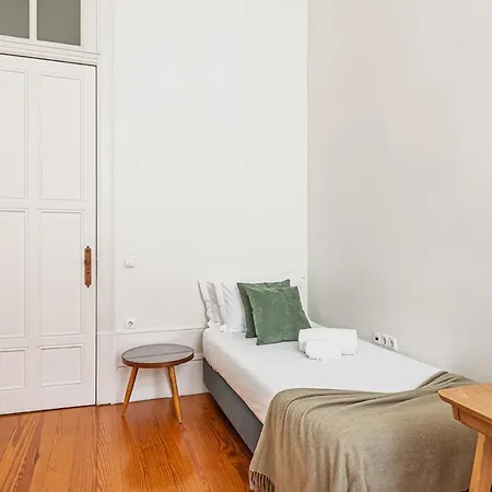 Appartement Charming 2Br On Rua Das Flores In Historic Porto